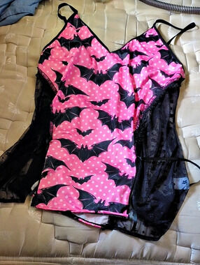 Pink & Black Bat Print Chemise Size XXL Like New